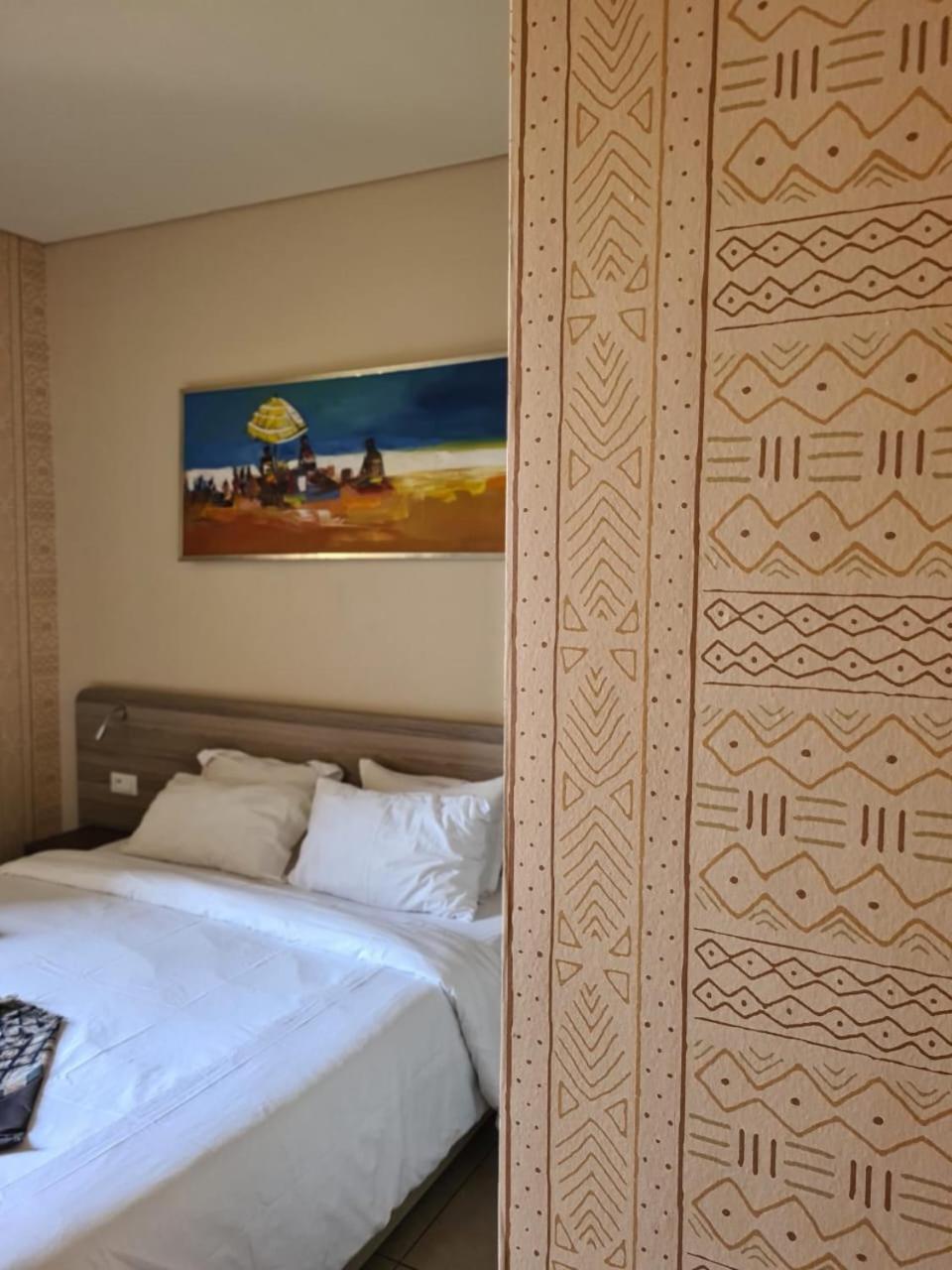 Roots Hotel Apartments Abidjan Eksteriør billede