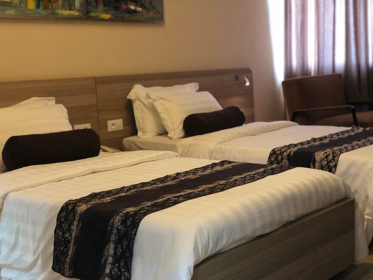 Roots Hotel Apartments Abidjan Eksteriør billede