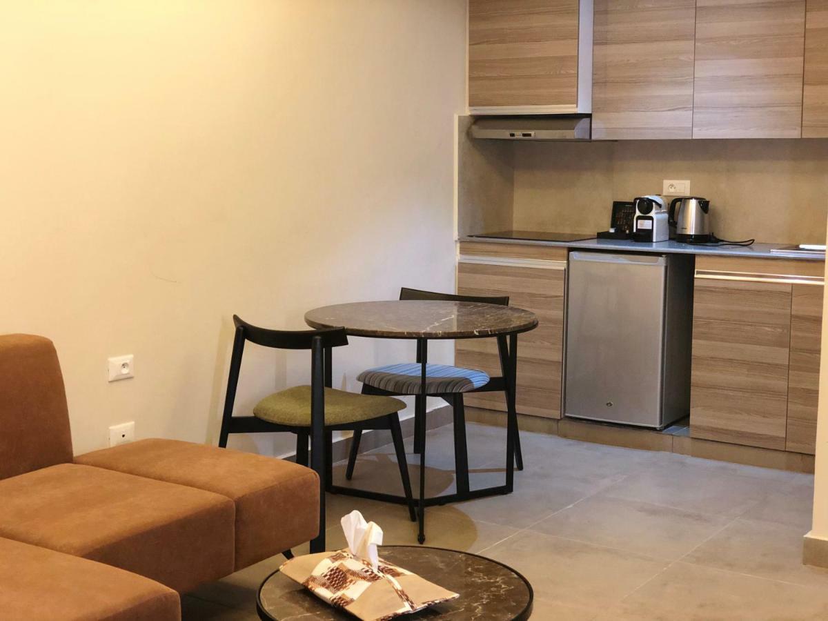 Roots Hotel Apartments Abidjan Eksteriør billede